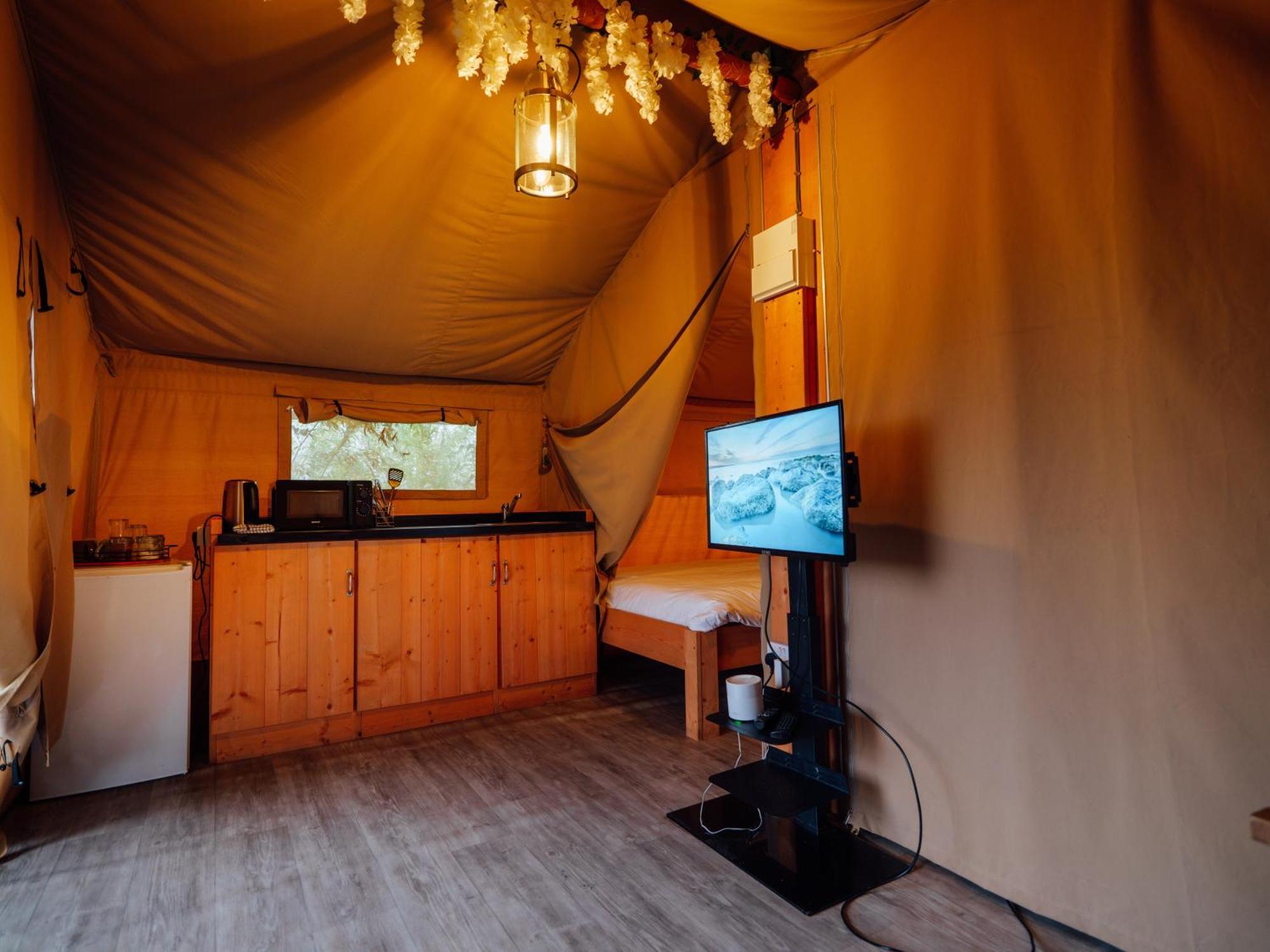 Sunset Retreats Safari Tent Ombersley Dış mekan fotoğraf